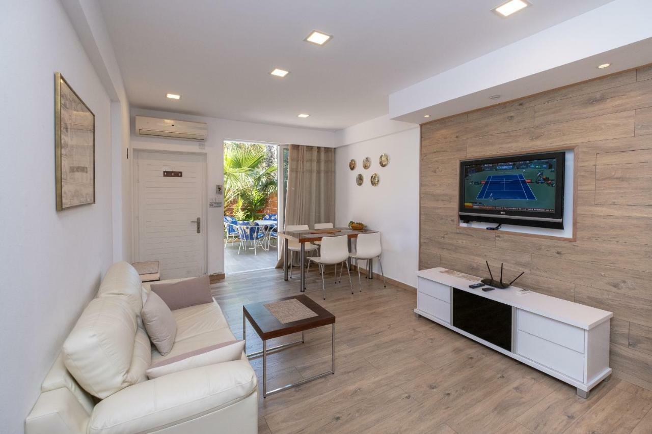Townhouse By The Sea Pirate Harbor Paphos Exterior foto